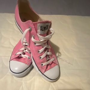 Converse pink tennis shoes